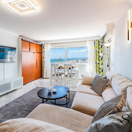 Apartment Marvelous Views, Pools, Steps To The Beach!