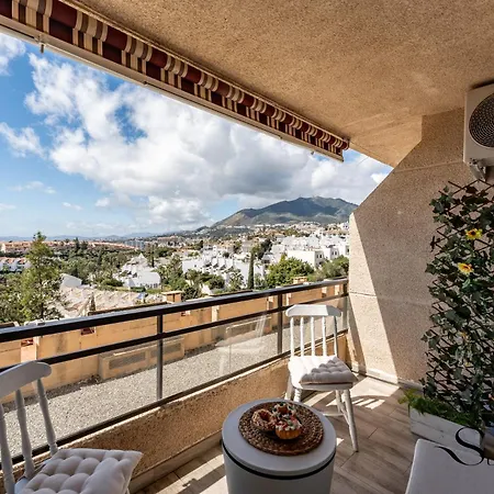 Apartment Marvelous Views, Pools, Steps To The Beach!