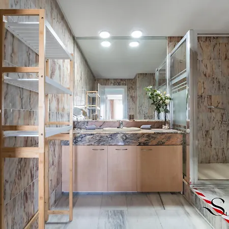 Marvelous Views, Pools, Steps To The Beach! Apartment