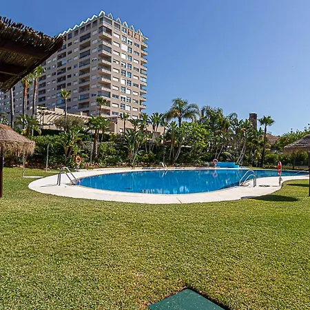 Marvelous Views, Pools, Steps To The Beach! Apartment *